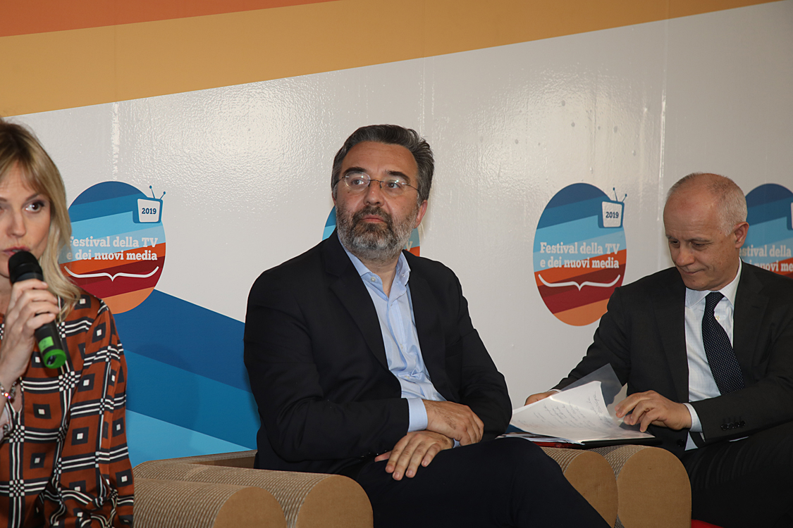 Festival della TV e dei Nuovi Media 2019_332.jpg - L'Europa è ancora nel nostro futuro? Il consueto incontro tra i direttori delle principali testate nazionali per discutere sull’Europa a tre settimane dal voto. Lucia Annunziata, Marco Damilano, Luciano Fontana, Maurizio Molinari, Fabio Tamburini, Mario Tarquinio, Carlo Verdelli  con Sarah Varetto